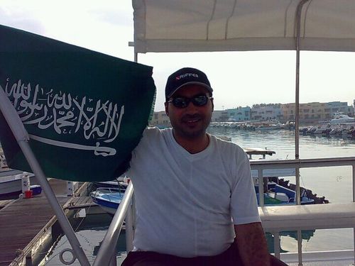 ‏‏‏إن مع العسر يسراً إن مع العسر يسراً … أنقش مبادئك على الصخور وأرسم أرآئك على الرمال وشخصيتي في مفضلتي … السعودية