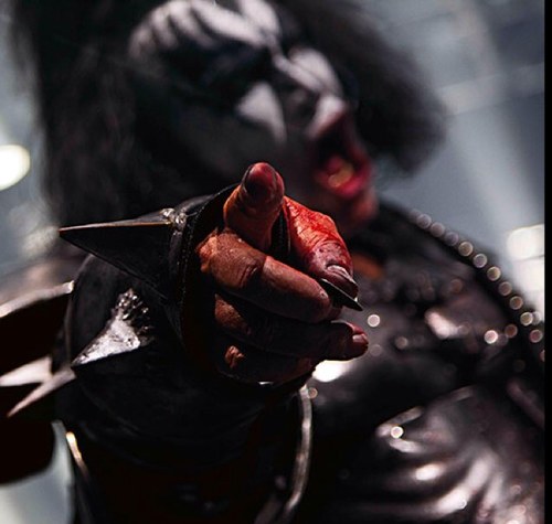 Carosi414's profile picture. it’s always sunny above the clouds - except at night - then it’s dark.