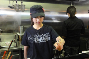自家製麺ほうきぼし　子供店長の友紀乃です。
日々ラーメン作り頑張ってます☆