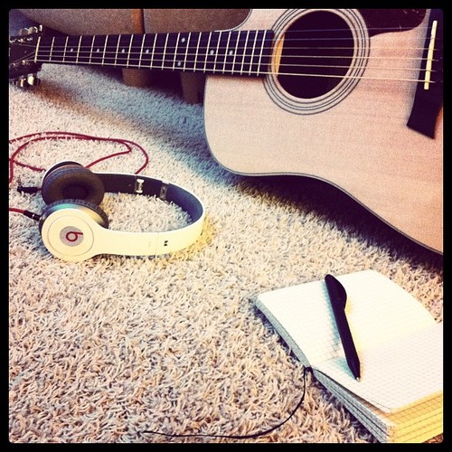 {listening to linkin park,green day,slipknot,30 seconds to mars etc..love to play electric guitar and write songs} follow me i follow back! :)