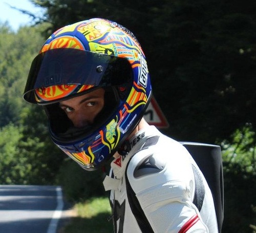 Studente, motociclista, videogiocatore