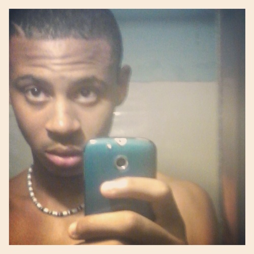 All I kno is money$$ follow me tho #team follow back	¡! I ball hard on any court !! »» But Im different from everyone else its a difference.#tatted up tho!