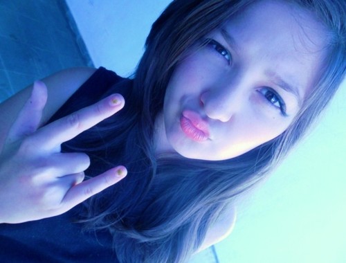 sou loca,divertida, falsa com quem é comigo *----*
