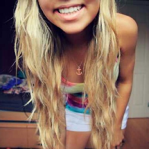 Name: Calista ♥ Instagram: love_inspire_fashion. I post pictures of beauty, fashion, life, or what interests me ♥