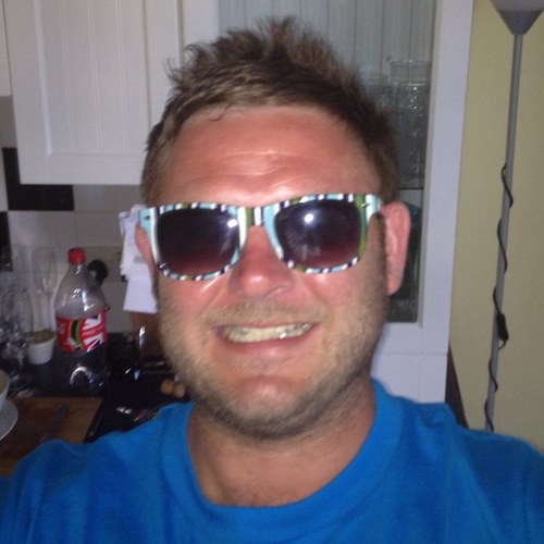 DennisBingkamp's profile picture. arsenal fan and full time geezer. loves a little drink!