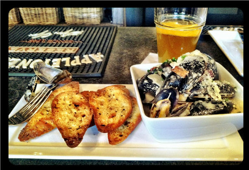stealthily eating and writing, one restaurant at a time.
Currently freelance writing for http://t.co/6yzpb39FL5