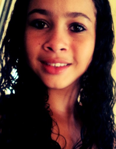 • pra mim? apenas uma pequena menina
com sonhos de uma grande mulher. vivendo num mundo surreal e estressante,
tentando apenas ser feliz ! ;)