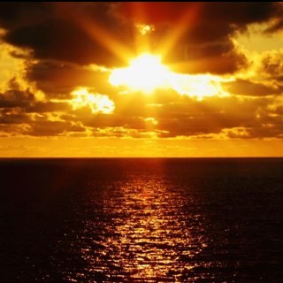 Youtube d'un ami : http://t.co/mu02ZPVvqn Va voir et tu as un gros bisou :3