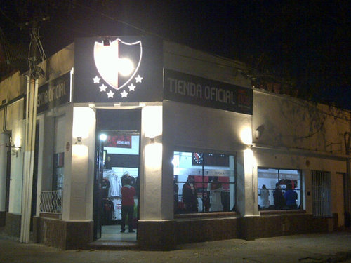 Newell's Old Boys el primer club del interior del país en instalar una tienda oficial con marca propia. Solo NOB Lo demás no existe!