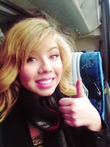JennetteArmyUK's profile picture. Just a bunch of girls forever supporting & loving, their hero and idol, Jennette Michelle Faye McCurdy. #iCarly :)