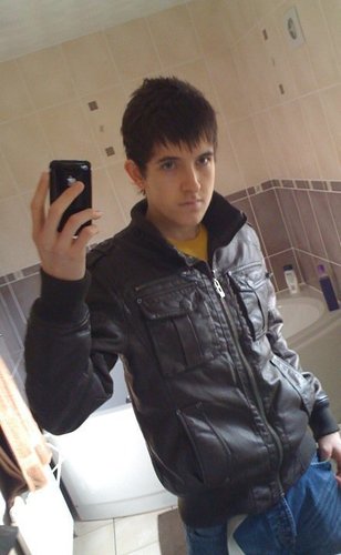 BestyMcD's profile picture. Witty playboy millionaire, I'm not smart i just wear glasses oh and I'm way funnier than my friends realise. please tell them.