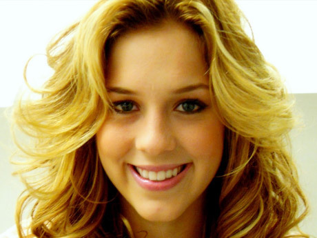 - Todo amor que houver nessa vida. Since : 22/07/2012 FC Dedicado a Sophia Abraão no ar como Alice Albuquerque em Rebeldes no SBT