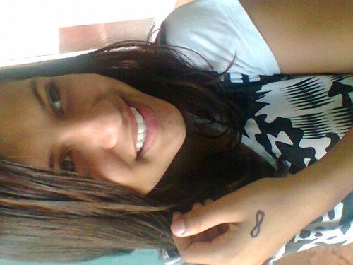 Sou Assim Porque aprendi, que a vida, apesar de bruta, é meio mágica. Dá sempre pra tirar um coelho da cartola. :P