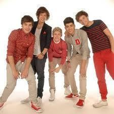 Hola! Somos de Chile, tenemos muchos ídolos, pero nuestro ídolo más grande es JUSTIN BIEBER y ONE DIRECTION :'D Siguenos y te seguimos de vuelta ;)