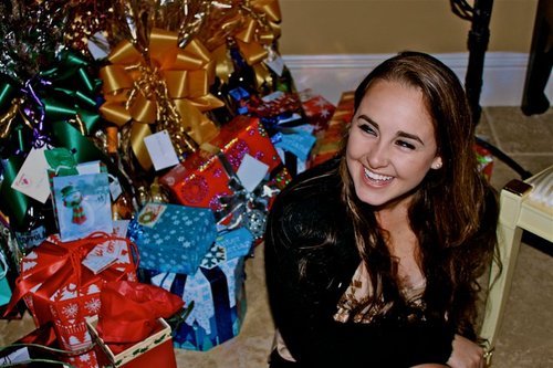 the  way of being of alexa is very sweet is the best friend of the world that luck has @ArianaGrande to have a friend as beautiful  follow me @AlexaLuria