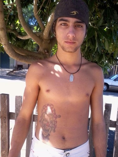 Oooi sou o Bruno Henrique,Tenho 18 anos,Moro em 
Sãojoao'' gosto de dançar e ouvir musicas E Soou irmão da @_LethyciaOMZ ((:   Flw's?