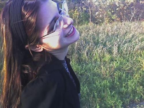 Mo_Manda15's profile picture. I love my husband, wine, music, reading, and my two babies Piko and Mia. I hate sweet pickles.