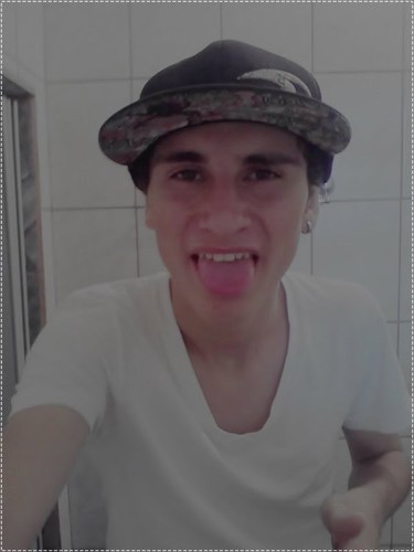 sou um garoto sexy , pretendo termina meu namoro com meu travisseiro me ajuda? porra para de preguiça e me segue '-'

Msn : Andreeh_pereira@hotmail.com