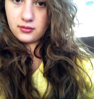 colinha25's profile picture. Os fios de cabelo, dignos de vaidade, e entrelaçados pelo vento, em meio as brisas do vento, levando palavras de mim...