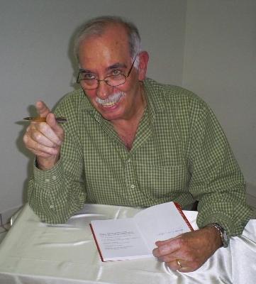 Nasci em Minas Gerais. Exerci ao longo de mais de 20 anos advocacia, na década de 60 e 70 pruduzi filmes. Atualmente sou assessor jurídico da UTV - Canal 11 Net