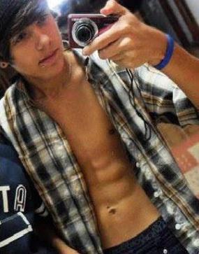 15 anõos, Amo Coca - Cola & Doritos , Skate , Twitter , Msn , Façaa acontecer que eu façoo valeer a penaa ' (66'