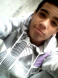 @SensualizThiago ; Um estilo diferente de ser, um jeito loco de viver, Não sou igual os outros e se sou tento Não ser . ;.D 
Se duvida Mi Segue ai ;D ; ;