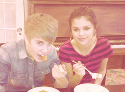 Prometo te amar, até que tudo o que sinto por você deixar de existir, até a última gota de amor em mim. @selenagomez ♥