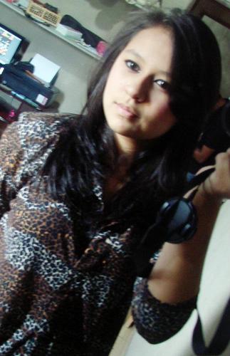 sonhadora e bipolar, apaixonada por viagens, internet, músicas, amigos e filmes. sabe esse botaozinho #Follow te seduz né aushausha e so clicar 2bgs