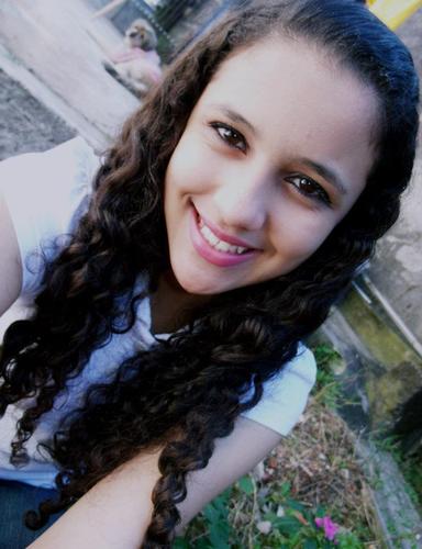 Deus (...) Virginiana, distraída, ciumenta, orgulhosa. E uma Pollover da vida :) ♥