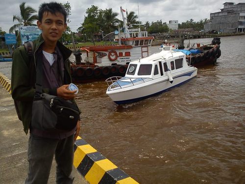Ikut denganku maka kamu akan tersesat dalam kebahagiaan.