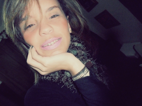 ;* add no face : Lídia nara
