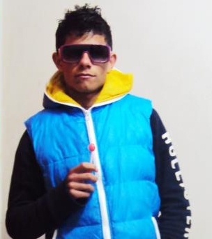Toda noite eu converso com Deus, mas ele não me responde Eu sei que Ele está me protegendo, mas eu continuo com minha arma. !