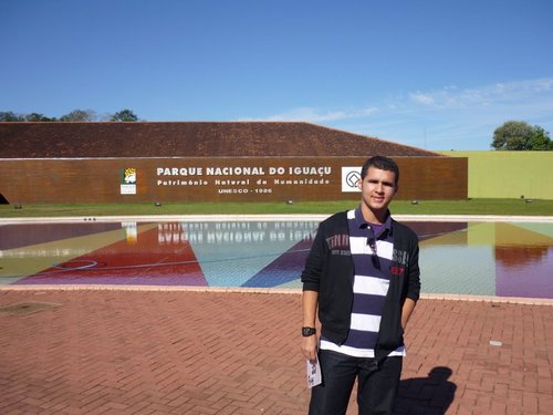 O verdadeiro lugar de nascimento é aquele em que lançamos pela primeira vez um olhar inteligente sobre nós mesmos...