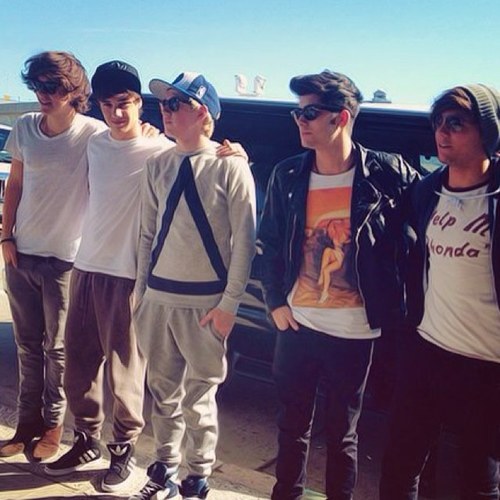 i_dmali's profile picture. OH MY GOD;)!!! Ilove One Direction as much as Niall likes food!~,~3 once directioner, always directioner