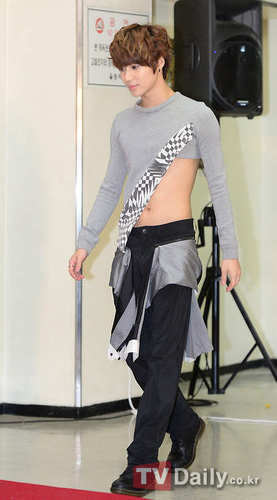 Part of @Kpop_RolePlyer | 93lines | lead dancer | lovely maknae perfect | single ~