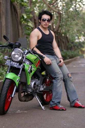 VebbySky's profile picture. Personal Trainer, Body fitnes, option Jakarta Founder, Legend of Speed... its my identity