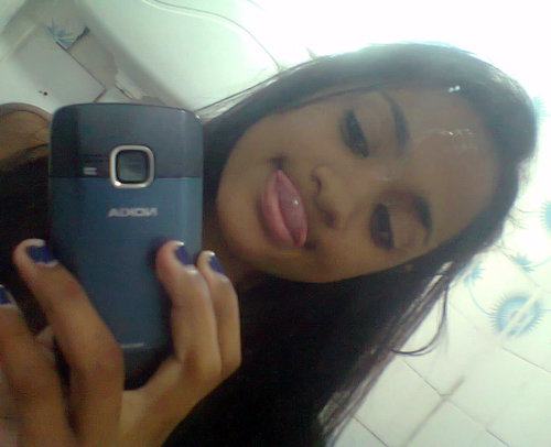''Eu essa ai da foto! ~~
 Ariana , 17 anos, divertida, alegre e romantica! ~♥ Ah
 baixinha ciumenta do Adriano torres Msn: joanna.abreu@hotmail.com