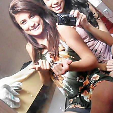 StellaSahaali's profile picture. “eu conheço nossa história nα pαlmα dα mão!” (sorriso mαroto)