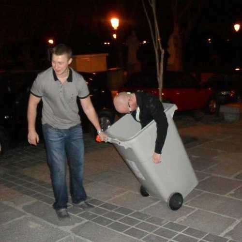 I'm one of them bastard bin men who wake you up of a mornin yesssssssssss