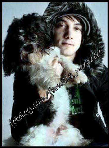 Galera eu não sou o @geerocha e sim uma fã q ama ele mto e admira mto ele fc criado dia 06/12/10 🐞