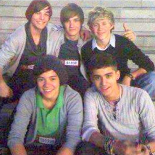 1DAround_World's profile picture. Updating you on One Direction wherever they are around the world (: 
Owners: Grace: does ships, imagines, outfits and partial updating(: Addie: main updater (: