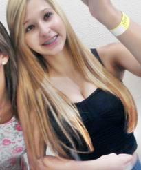 #loira ,15 anos, feliz,estudande,irmã da @SUAMIKA.namorada do @Tiih_Seduzentys,marida da @nicki_love1. adoro doritos,filmes
segue aii bejinhussss :D ♥♥♥