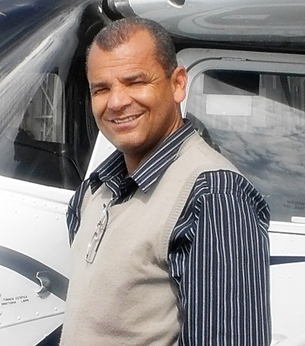 sou alguem alegre e feliz com Deus,amo fazer amizades sinceras com pessoas autênticas e que tenham temor a Deus.