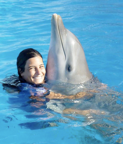Hello I am Sara Santos, a passionate dolphin trainer from Portugal to the world