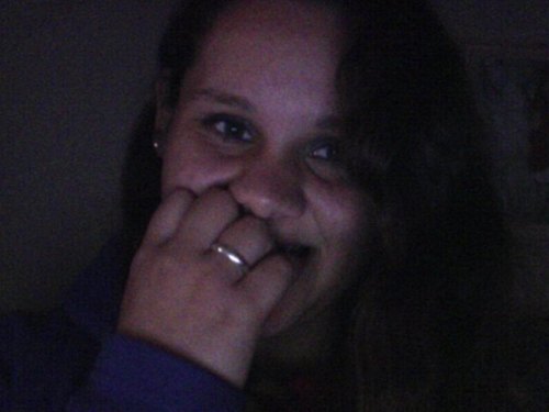 Sou o que  sinto, o que vivo e o que penso.
Sou aquela que não segue padrões...
Que ama além do que se chama amor ~~♥