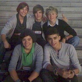 Justin Bieber&1Direction&The OC My lifee(: Follow me&i'll follow you back(: