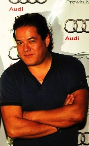 EdoPeters's profile picture. Voiceover (eigen studio), studio alleskunner, producer jingles/commercials, stemcoach, radiobeest en studiobouw [@pimpmystudio]. Levering VO's binnen 24 uur!