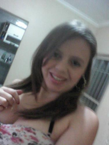 17 anos de idade, ciumenta , companheira ,carinhosa ee mt mimada , um verdadeiro ammr ? DA MINHA MÃE