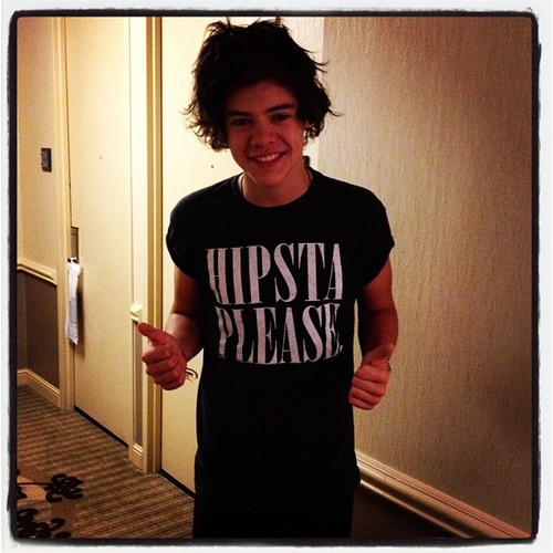 My name is Anto, im Argentinian, and i love harry so much. Follow me, i follow u ;)