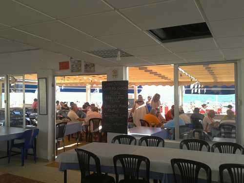 Chiringuito Bar Restaurante Leiva (La Antilla) para comer mirando al mar en primera linea de playa.